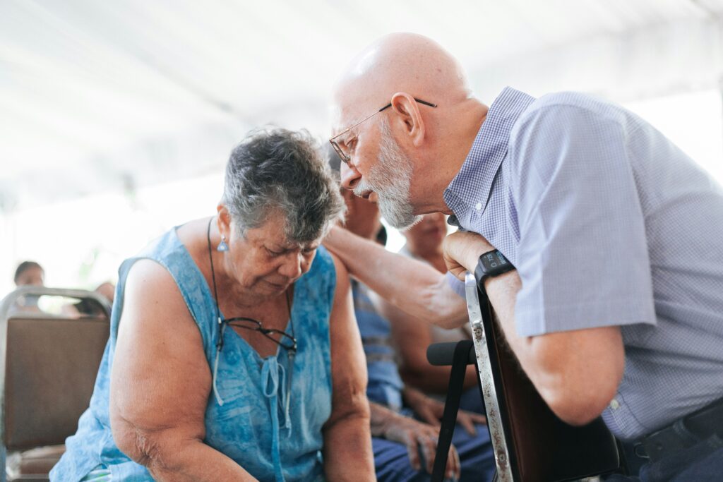 amistad cristiana c faypsxyku unsplash